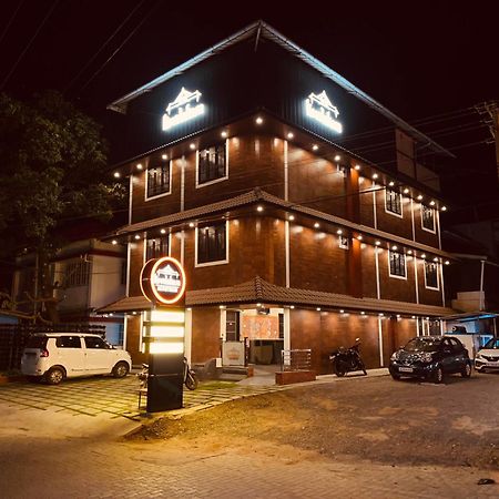 Kovilakam Achutham Hotel กูรูวาเยอร์ ภายนอก รูปภาพ